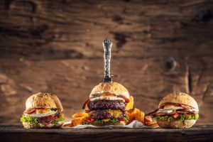 همبرگر مرغ ساده گزینه ‌ای کاربردی برای فست ‌فود