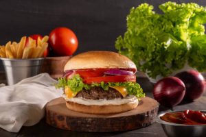 همبرگر مرغ مکزیکی تهیه شده از گوشت خالص